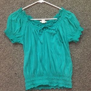 Cute OFF-THE-SHOULDER blouse!!